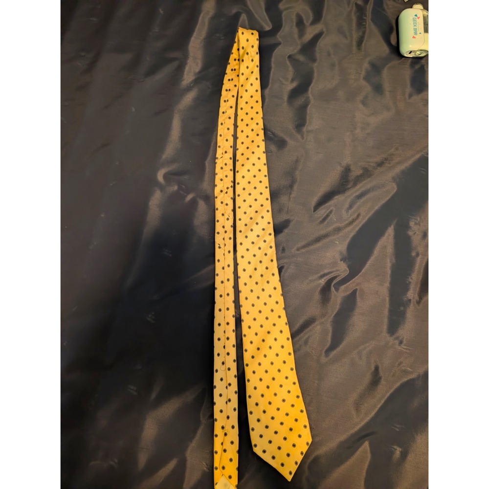 IZOD Mens Woven Pointed Tie Yellow Blue Polka Dot Pattern Logo Accent